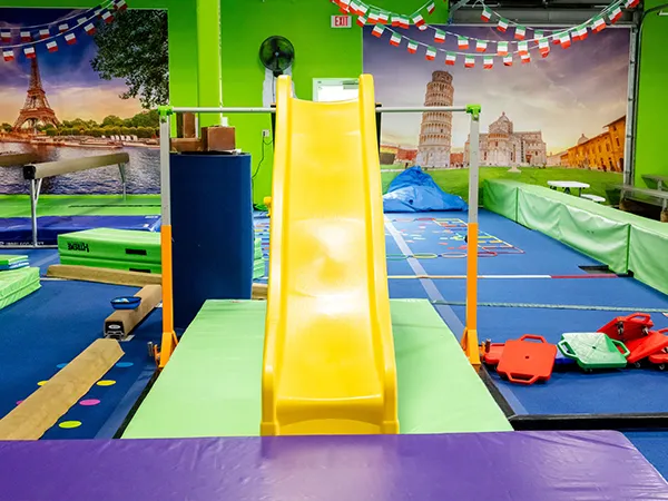 Tipos de equipamiento para parques infantiles