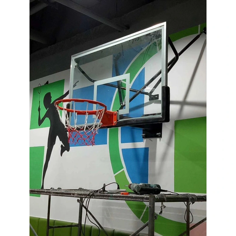 Aro de baloncesto montado en la pared